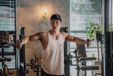 玉田肌肉男模(肌肉男模板)