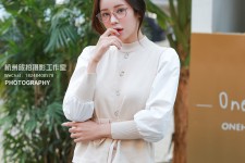 玉田兼职模特被摄影师亲(兼职模特被摄影师亲了)