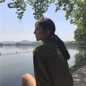 玉田私人伴游网带你看到天际，白色盐湖无际，蓝色天空无边