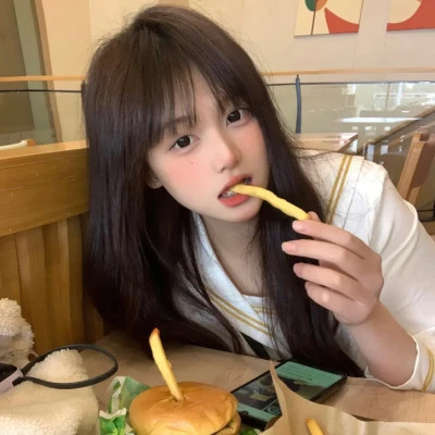 玉田伴游女生李欣怡的资料